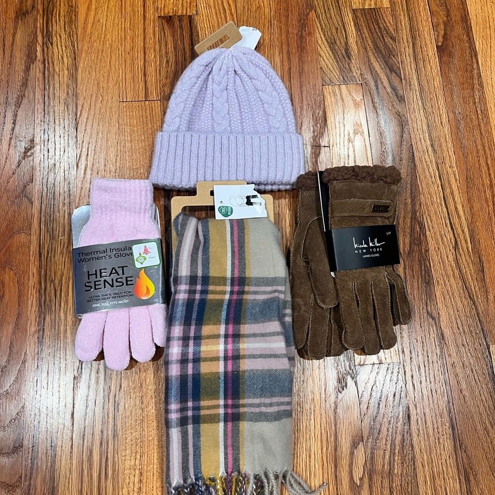 New Bundle, 2 Pairs of Gloves,1 Scarf and 1 Hat